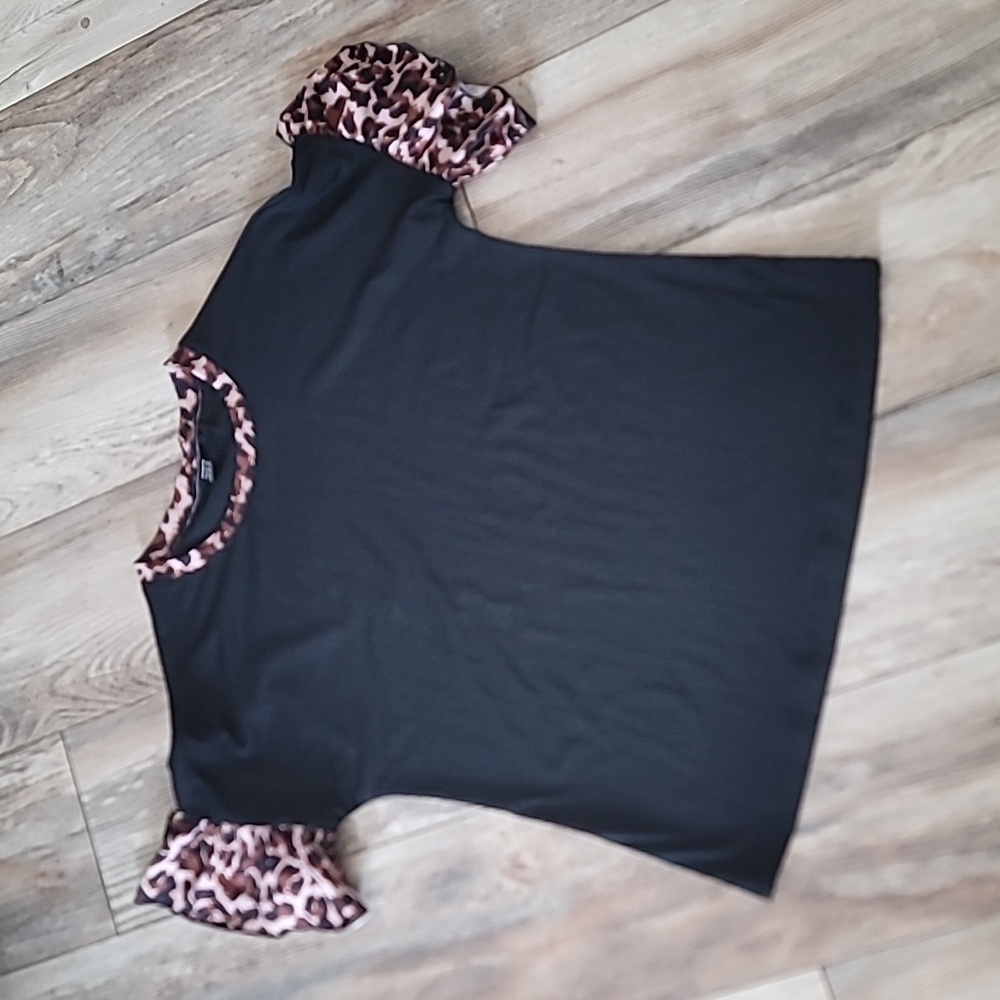 So cute tshirt top with ruffle sleeves